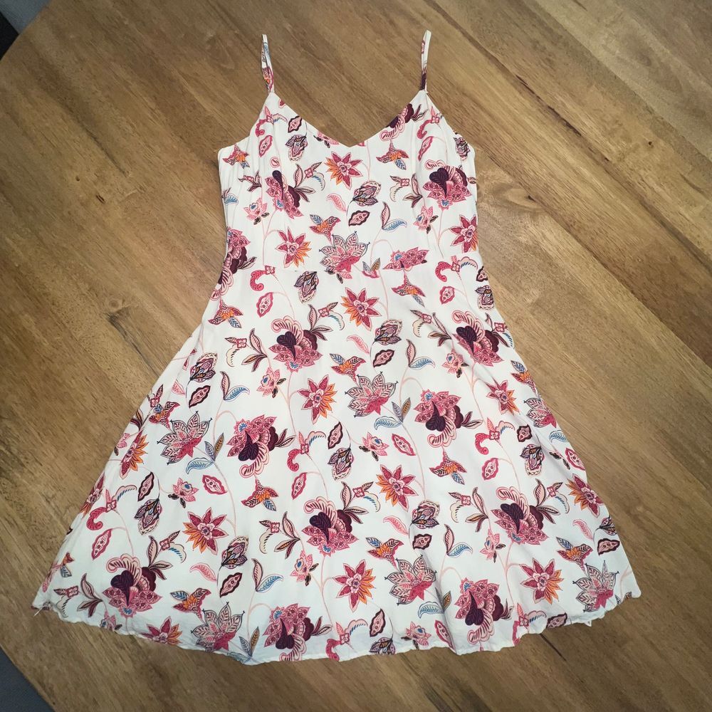 Woman's loft floral sundress size 6 off white spaghetti‎ straps